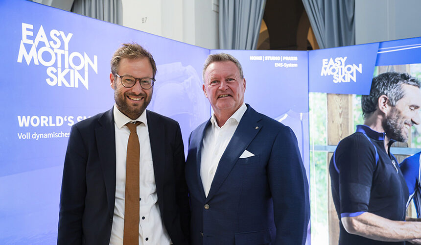 Unternehmer Christian Jäger mit Senator Ankes Tjarks © Marcus Krüger